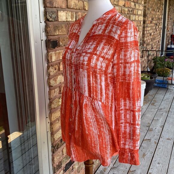 Like New Maeve Babydoll Long Sleeve Can be Roll up Rayon Top - Picture 4 of 6